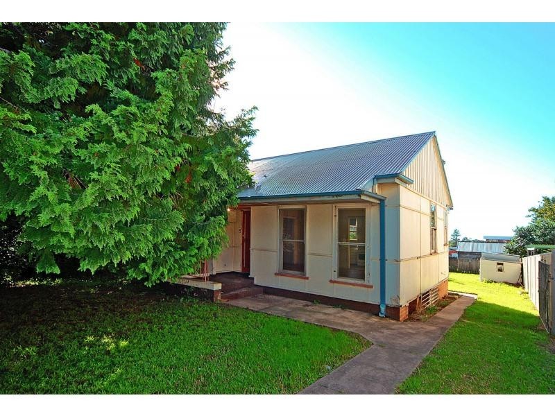 10 Burr Avenue, Nowra NSW 2541