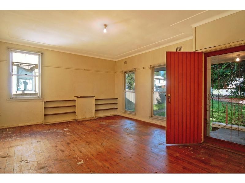 10 Burr Avenue, Nowra NSW 2541