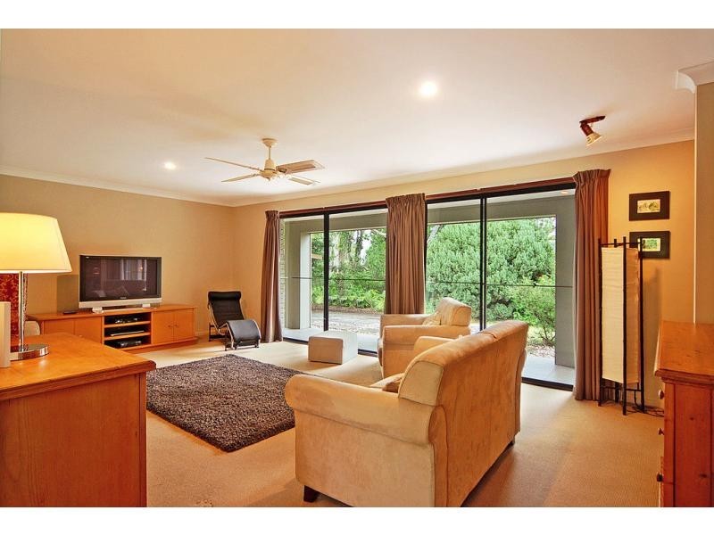 99 Main Road, Cambewarra NSW 2540