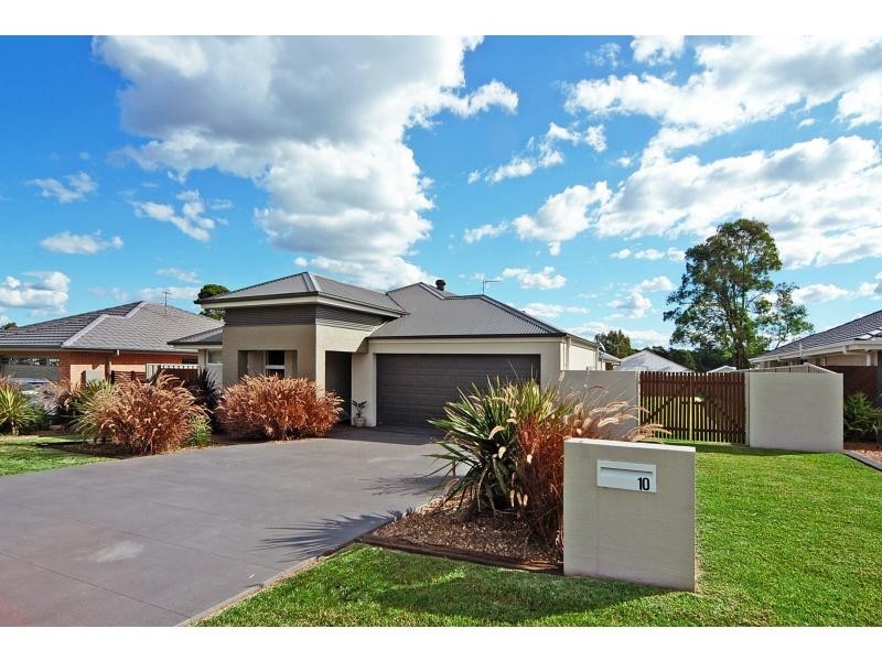 10 Hanover Close, South Nowra NSW 2541