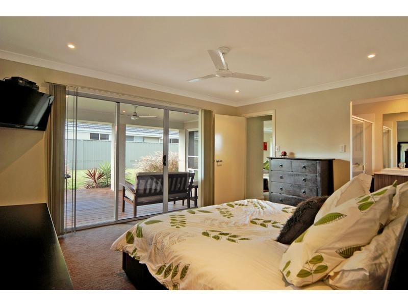 10 Hanover Close, South Nowra NSW 2541