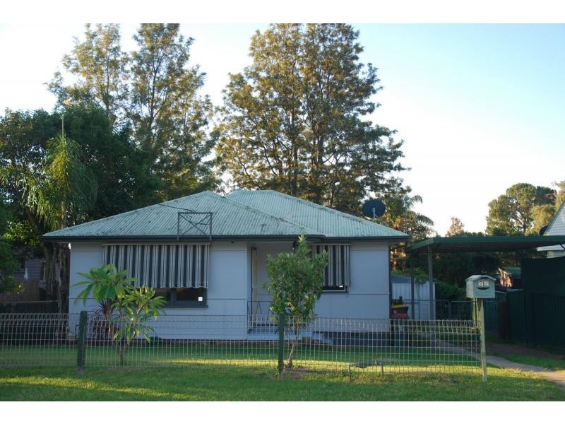 27 Young Avenue, Nowra NSW 2541