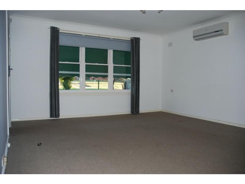27 Young Avenue, Nowra NSW 2541