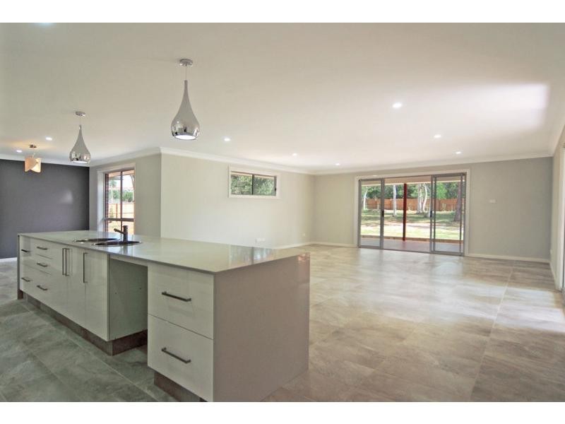 5B Creston Grove, Bomaderry NSW 2541