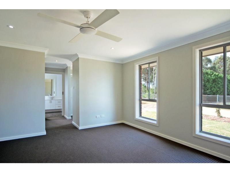 5B Creston Grove, Bomaderry NSW 2541