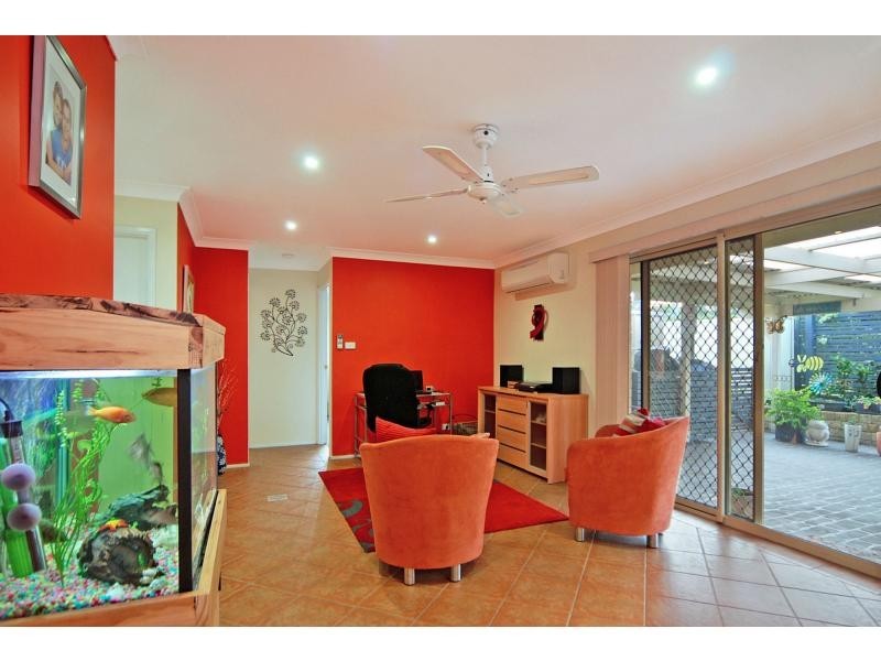 15 Rouken Glen, West Nowra NSW 2541