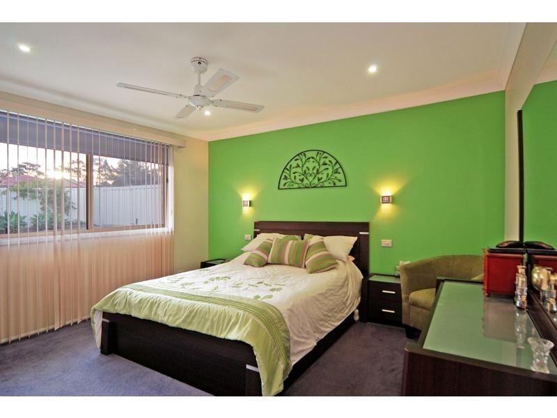 15 Rouken Glen, West Nowra NSW 2541