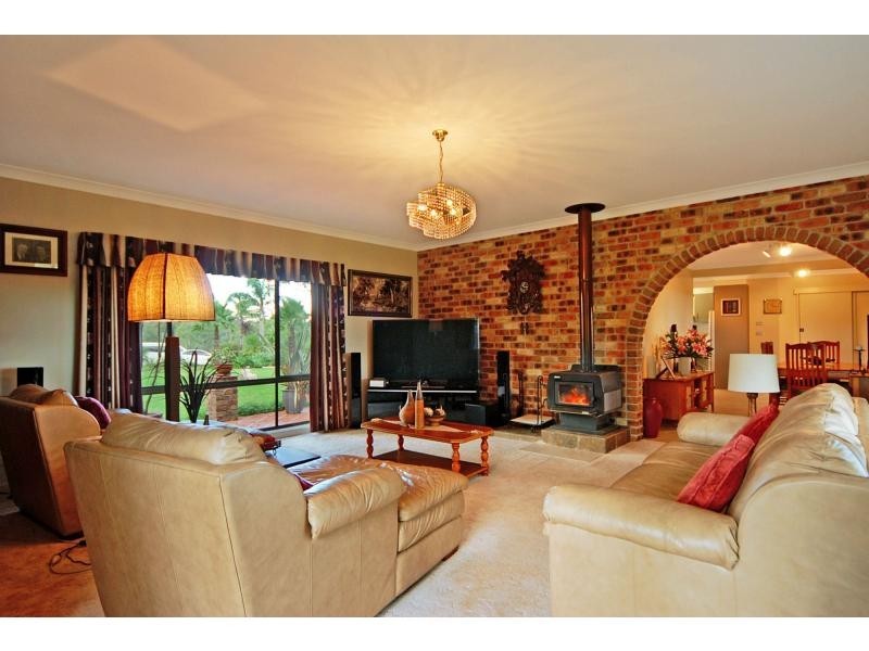 D570 Princes Highway, Falls Creek NSW 2540