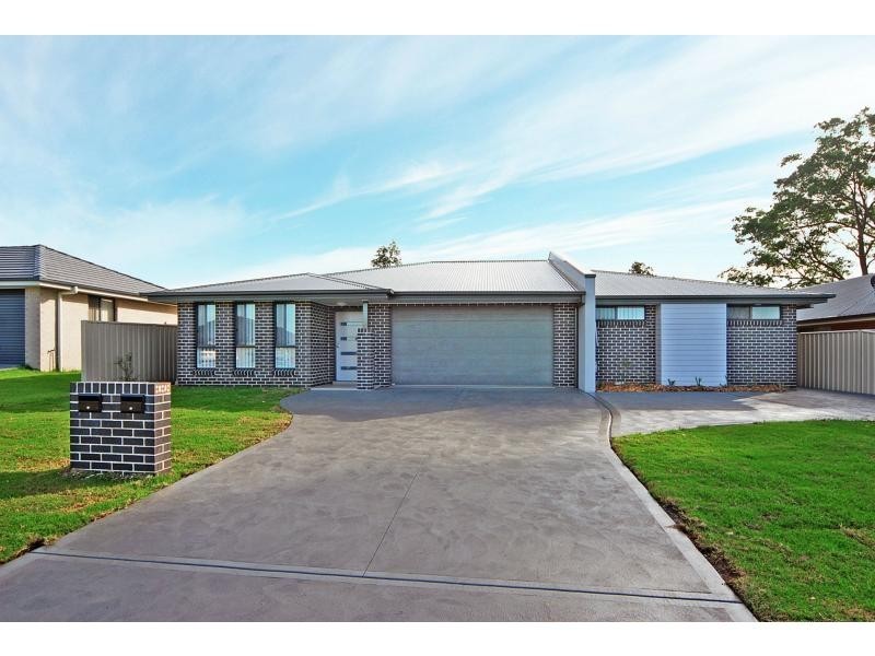 36 Blue Bell Way, Worrigee NSW 2540