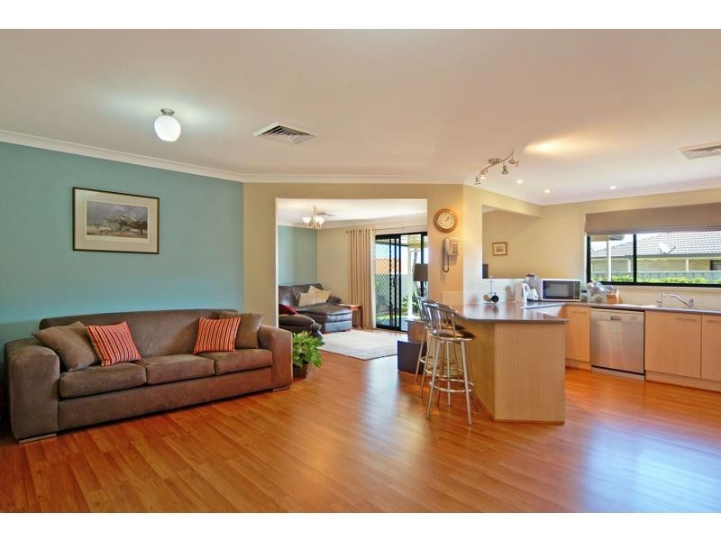 13 Lacebark Grove, Worrigee NSW 2540