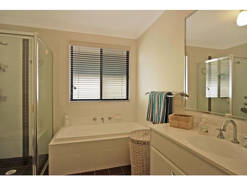 13 Lacebark Grove, Worrigee NSW 2540