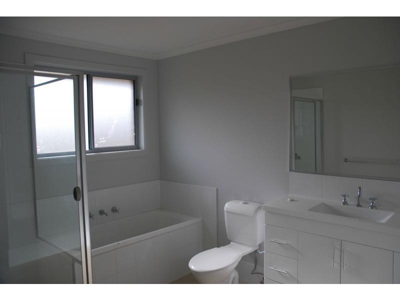 24 Candlebark Close, West Nowra NSW 2541