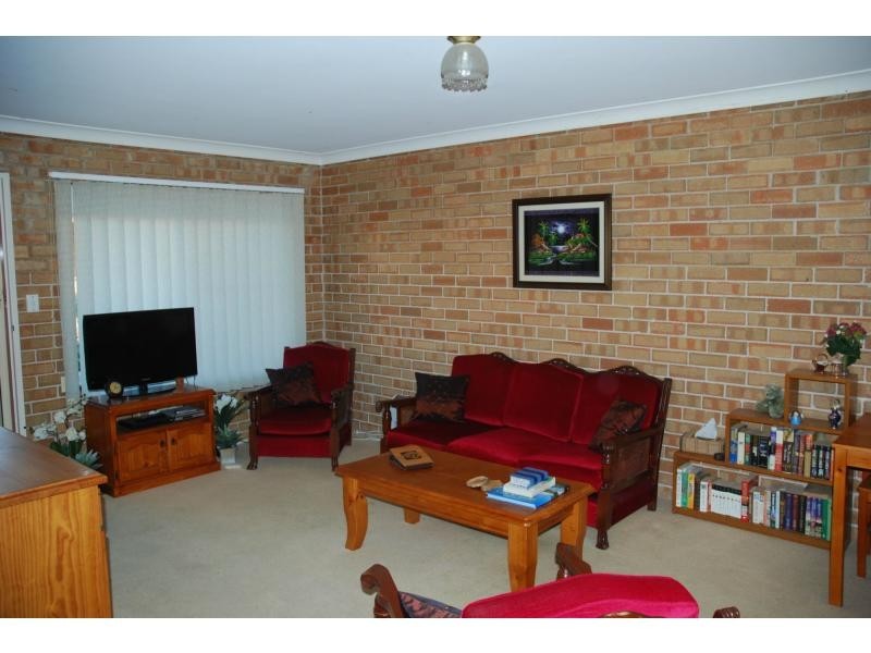 2/42 Lyndhurst Drive, Bomaderry NSW 2541