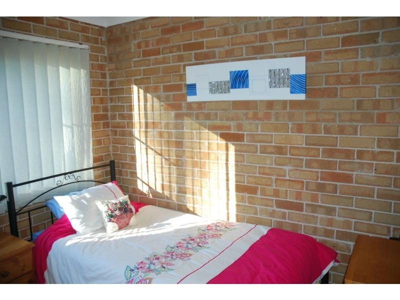 2/42 Lyndhurst Drive, Bomaderry NSW 2541