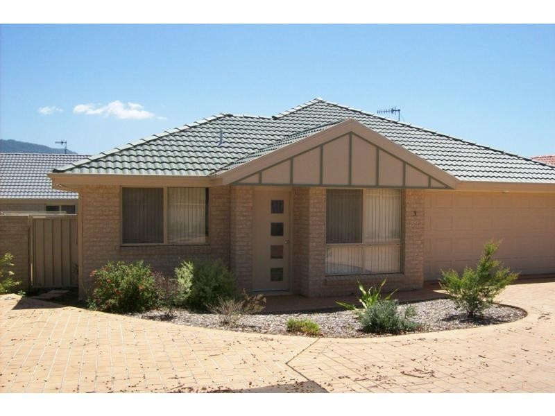 3/8 Meroo Road, Bomaderry NSW 2541