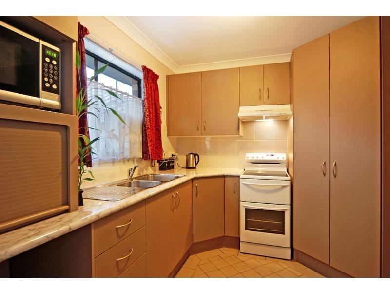 2/2 Campbell Place, Nowra NSW 2541