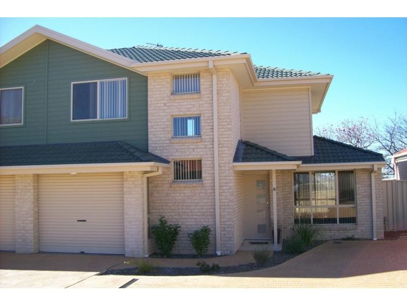8/8 Meroo Road, Bomaderry NSW 2541
