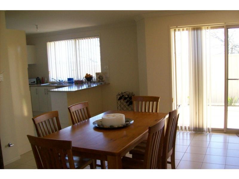 8/8 Meroo Road, Bomaderry NSW 2541
