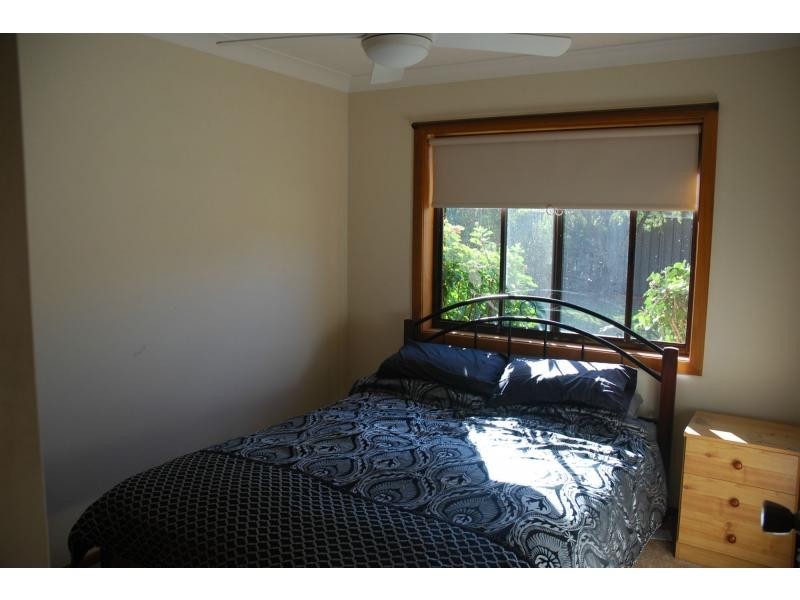 30 Ferntree Drive, Bomaderry NSW 2541