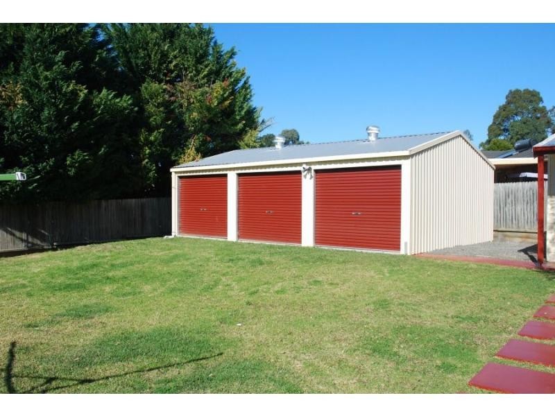 98 Jasmine Drive, Bomaderry NSW 2541