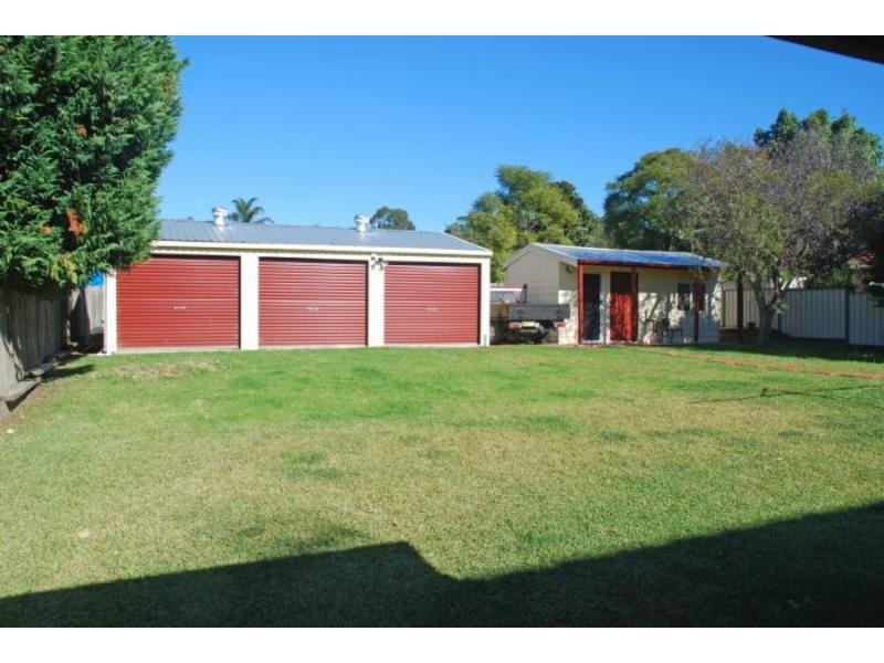 98 Jasmine Drive, Bomaderry NSW 2541