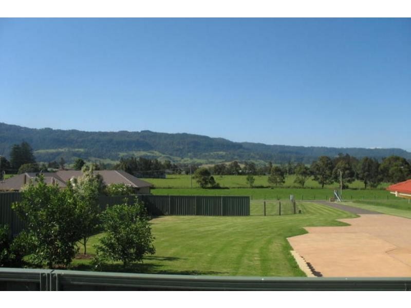 9/8 Meroo Road, Bomaderry NSW 2541