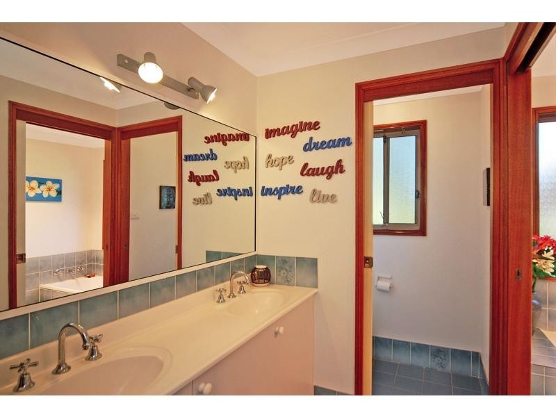 26 Lochaven Drive, Bangalee NSW 2541