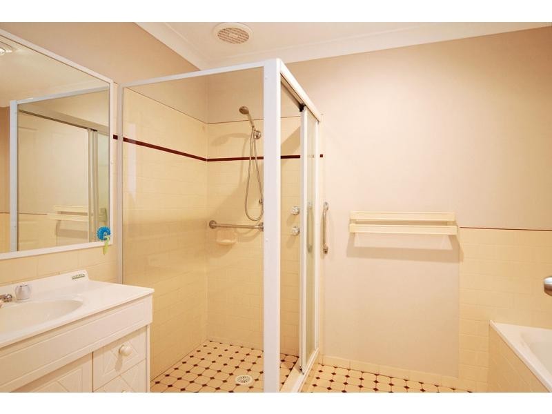 1/4 Karowa Street, Bomaderry NSW 2541