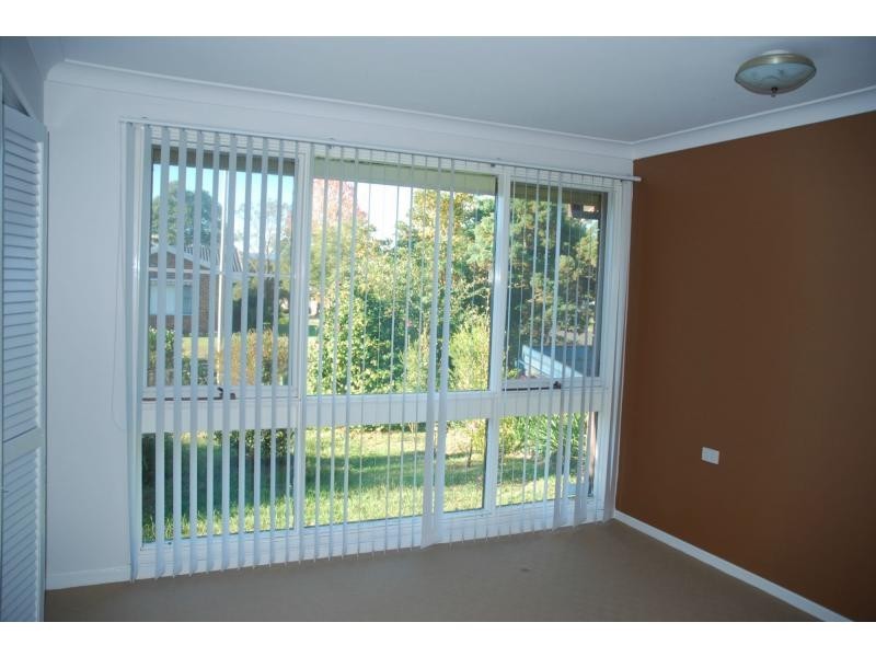 8 Fuchsia Crescent, Bomaderry NSW 2541