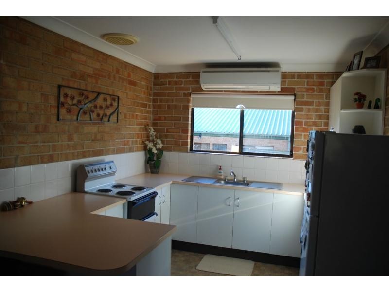 2/42 Lyndhurst Drive, Bomaderry NSW 2541