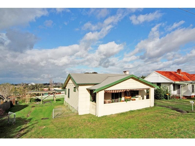 8 Dalwah Street, Bomaderry NSW 2541