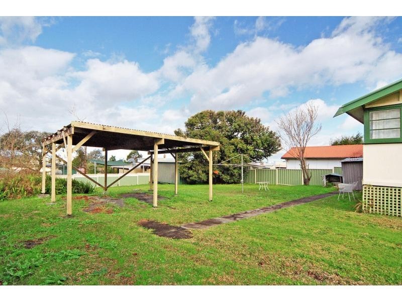 8 Dalwah Street, Bomaderry NSW 2541