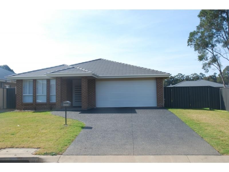 8 Somerset Avenue, South Nowra NSW 2541