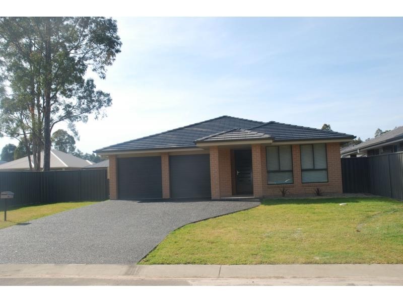 4 Somerset Avenue, South Nowra NSW 2541