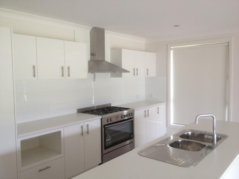 4 Somerset Avenue, South Nowra NSW 2541