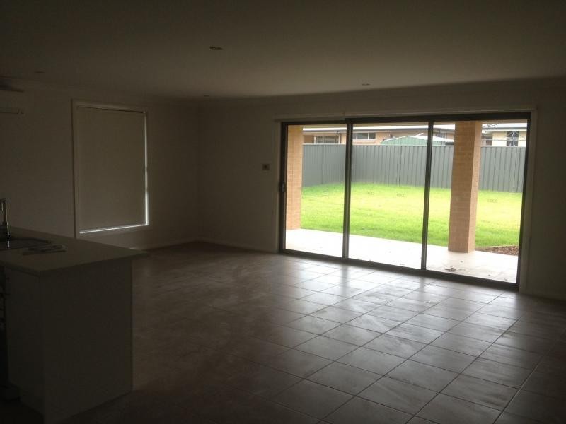 4 Somerset Avenue, South Nowra NSW 2541