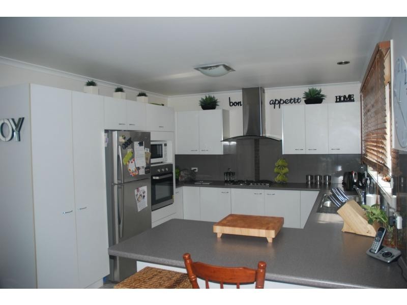 46 Ferntree Drive, Bomaderry NSW 2541