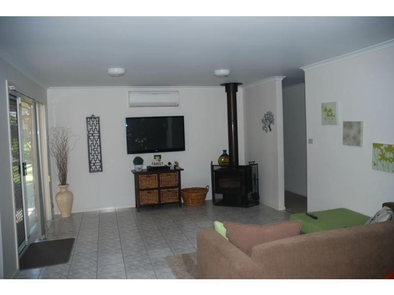 46 Ferntree Drive, Bomaderry NSW 2541