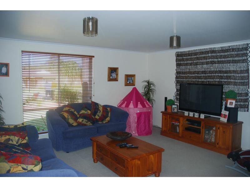 46 Ferntree Drive, Bomaderry NSW 2541