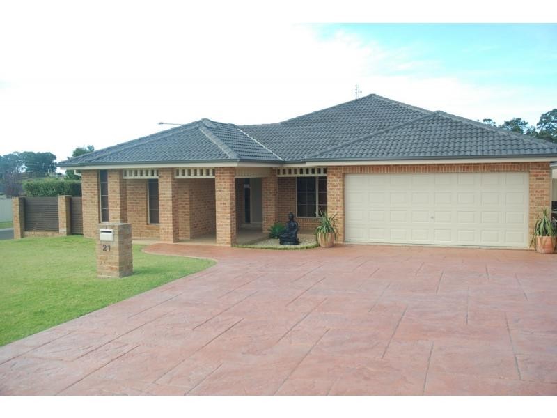 21 Carrington Park Road, Nowra NSW 2541