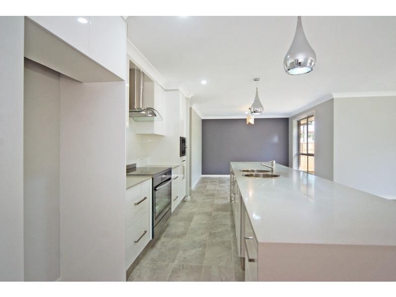 5B Creston Grove, Bomaderry NSW 2541