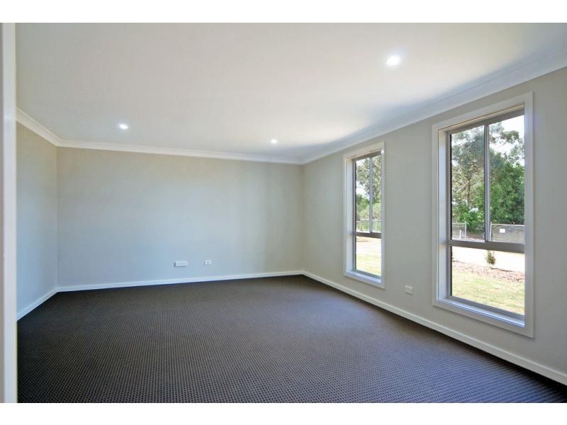 5B Creston Grove, Bomaderry NSW 2541