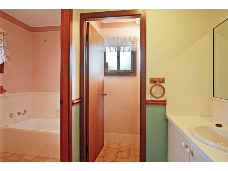 8 Uranna Avenue, North Nowra NSW 2541