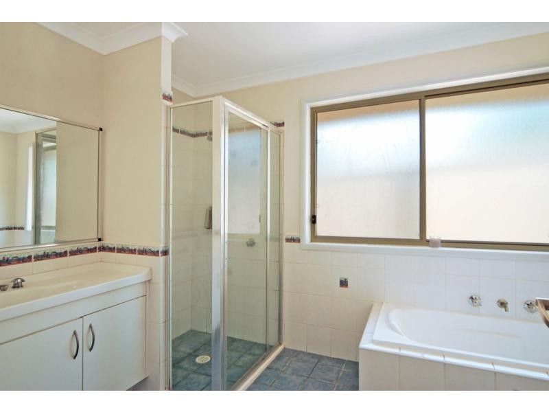 2 Treviso Place, North Nowra NSW 2541