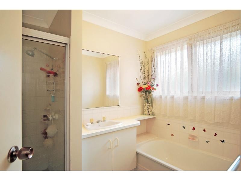 2/4 Harvey Place, North Nowra NSW 2541