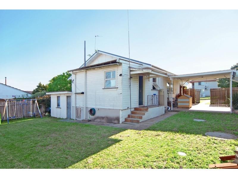 12 Karowa Street, Bomaderry NSW 2541
