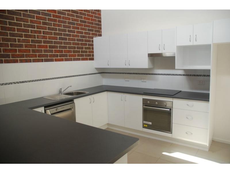 13/49 Brinawarr Street, Bomaderry NSW 2541