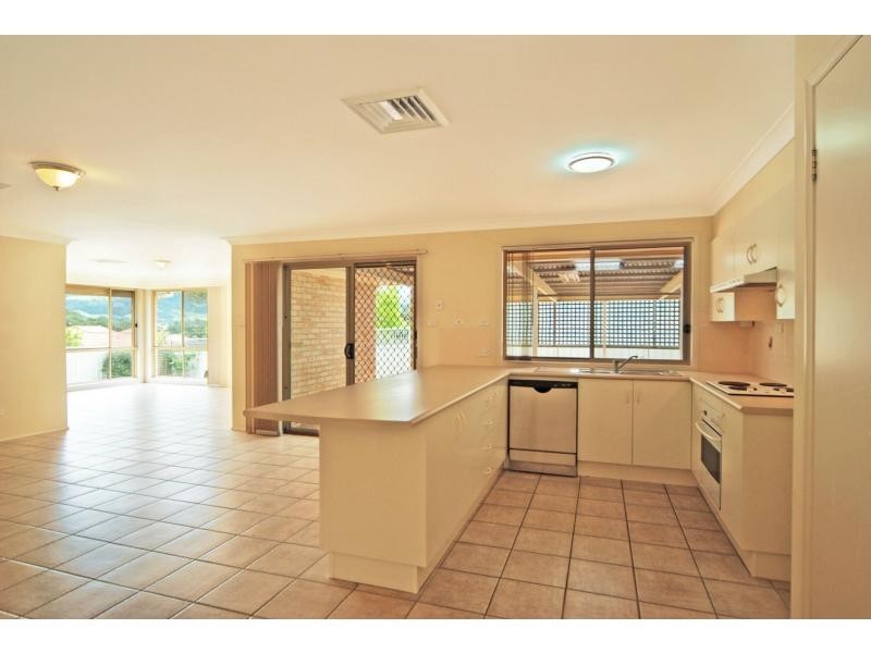 7 Hibiscus Place, Bomaderry NSW 2541