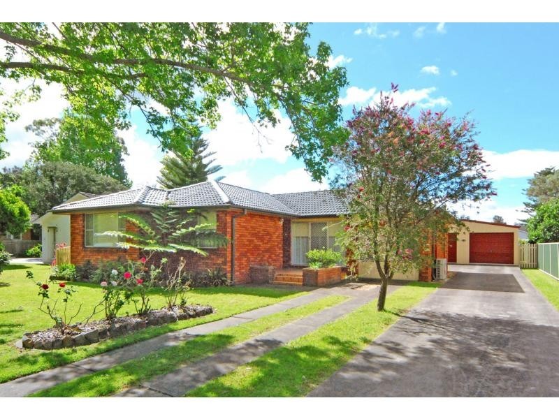 11 Lyrebird Drive, Nowra NSW 2541