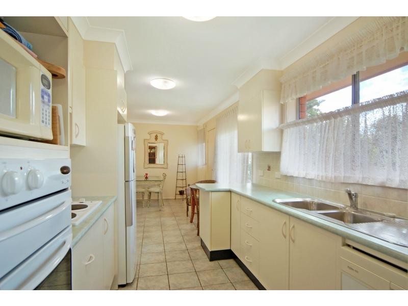 11 Lyrebird Drive, Nowra NSW 2541